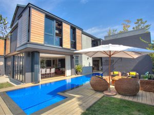 6 Bed House in Steyn City