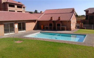 2 Bedroom Flat in Magalieskruin