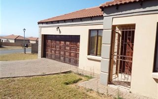 3 Bedroom Townhouse in Jackaroo Park