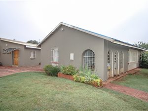 3 Bed House in Edelweiss