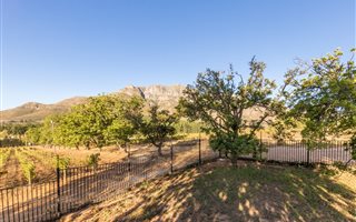597 m² Land available in La Pastorale