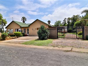 4 Bed House in Brackendowns