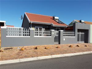 2 Bed House in Pelikan Park