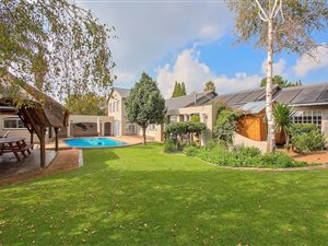 4 Bedroom House in Alphen Park