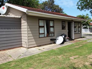 2 Bed Apartment in Bonza Bay