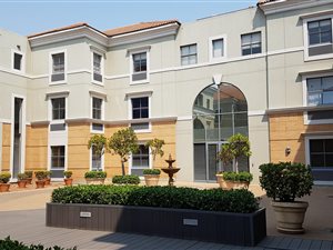 827 m² Commercial space in Illovo