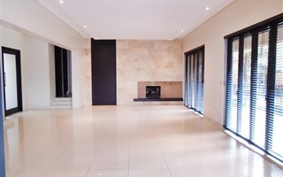 3 Bedroom Duplex in Melrose