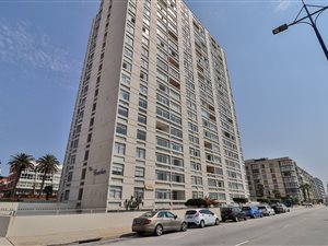 1 Bed Apartment in Humewood
