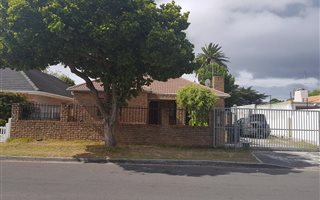 3 Bedroom House in Rondebosch East
