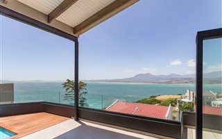 5 Bedroom House in Mountainside