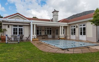 4 Bedroom House in Tokai