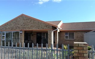 3 Bedroom House in Paradise Beach