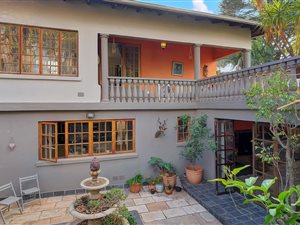 4 Bed House in Craighall Park