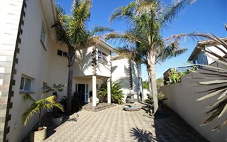 6 Bedroom House in Sunrise on Sea