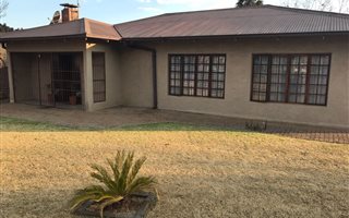 3 Bedroom House in Vanderbijlpark CW6