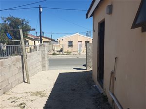 2 Bed Duplex in Elsies River