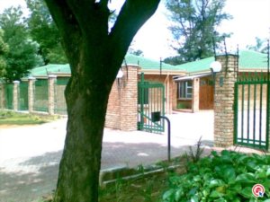 2 Bedroom Simplex in Parkhill Gardens