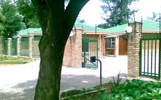 2 Bedroom Simplex in Parkhill Gardens