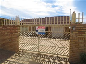 2 Bed House in Delareyville