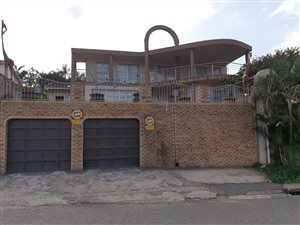 6 Bed House in Longcroft