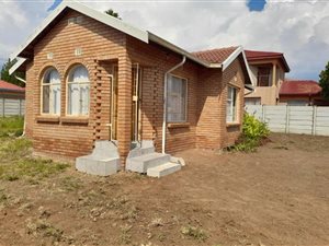 3 Bed House in Flora Park