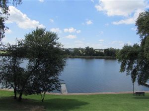 2 Bed Apartment in Emfuleni Golf Estate