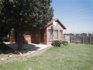 3 Bed House in Etwatwa