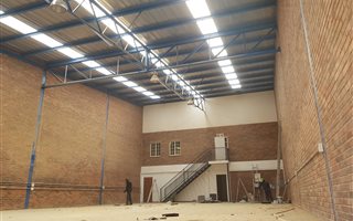 580 m² Industrial space in Halfway House