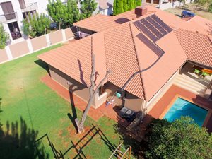 3 Bed House in Pebble Rock