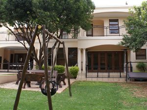 5 Bed House in Dainfern Ridge