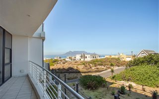 2 Bedroom Apartment in Bloubergstrand