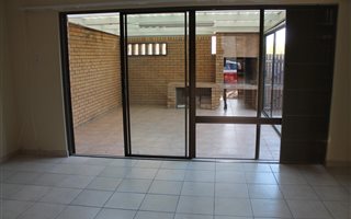 3 Bedroom Townhouse in Stellenberg