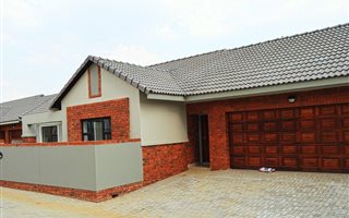 3 Bedroom Cluster in Meyersdal Nature Estate