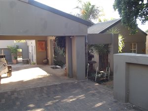 4 Bedroom House in Protea Park