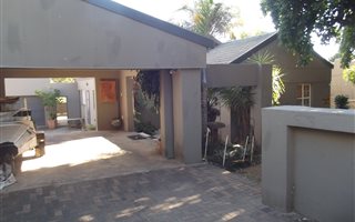 4 Bedroom House in Protea Park