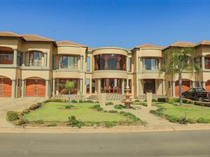 7 Bed House in Pebble Rock