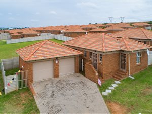 3 Bed House in Thatchfield