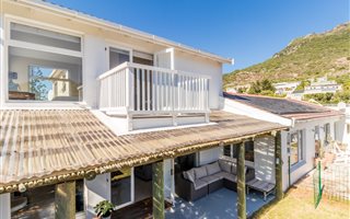 4 Bedroom House in Hout Bay and surrounds