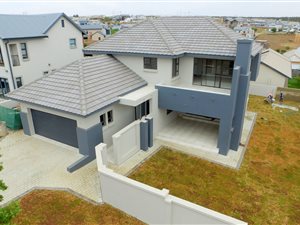 4 Bed House in The Hills