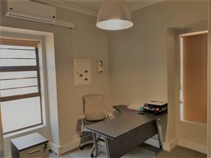 118 m² Office Space in George Central
