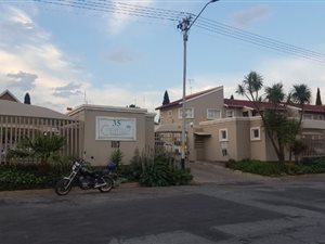 2 Bed Townhouse in Wannenburghoogte