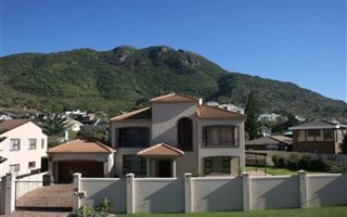 3 Bedroom House in Hout Bay and surrounds
