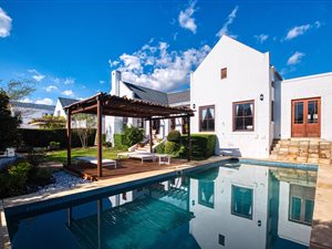 5 Bed House in De Zalze