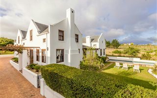 5 Bedroom House in De Zalze