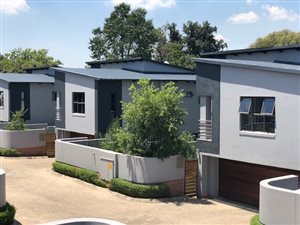 4 Bed Cluster in Bryanston East