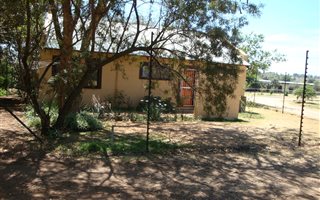 2 Bedroom Garden Cottage in Rietfontein AH