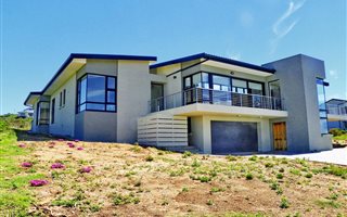 4 Bedroom House in Pinnacle Point Golf Estate