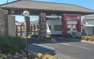 3 Bedroom Townhouse in Oakdene