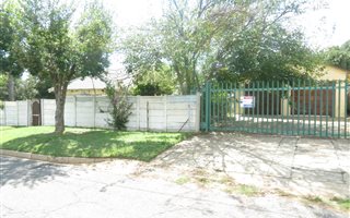 6 Bedroom House in Roodepoort West