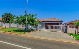 3 Bedroom House in Chantelle